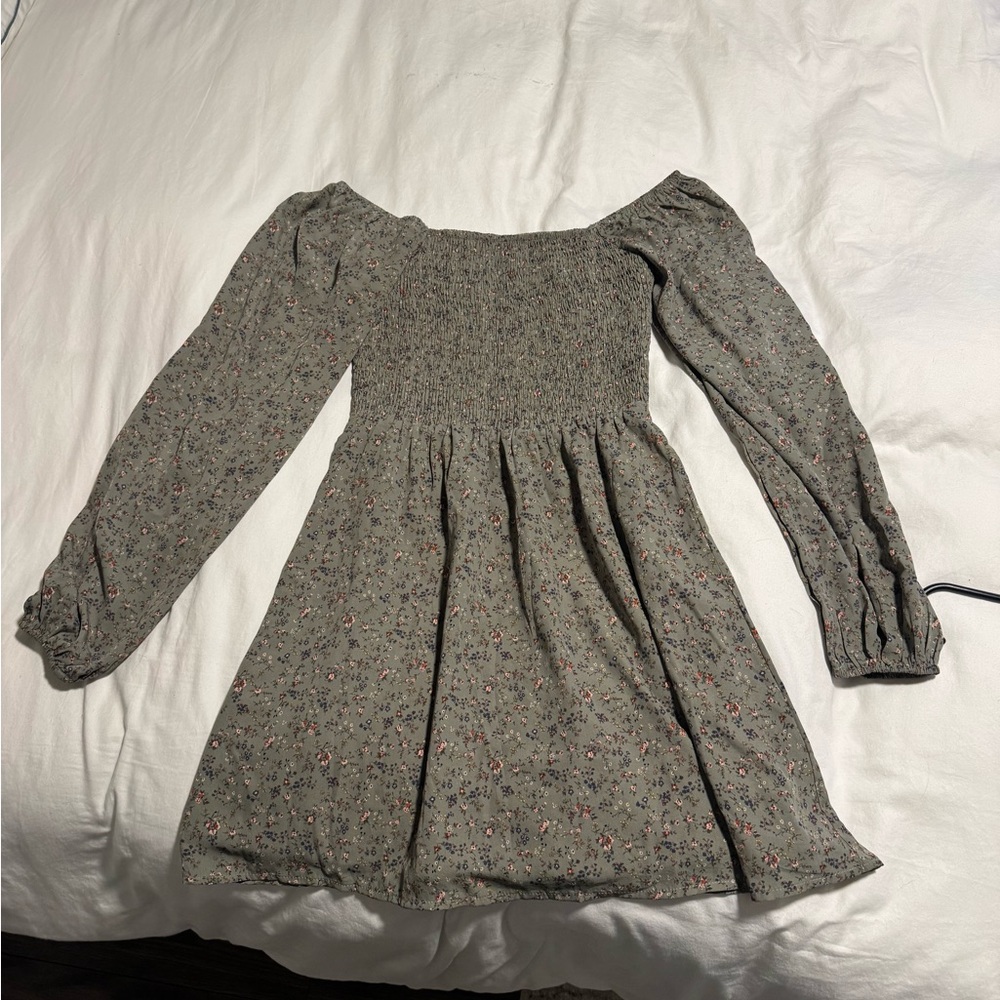 Paper Crane Gray Floral Long Sleeve Dress
